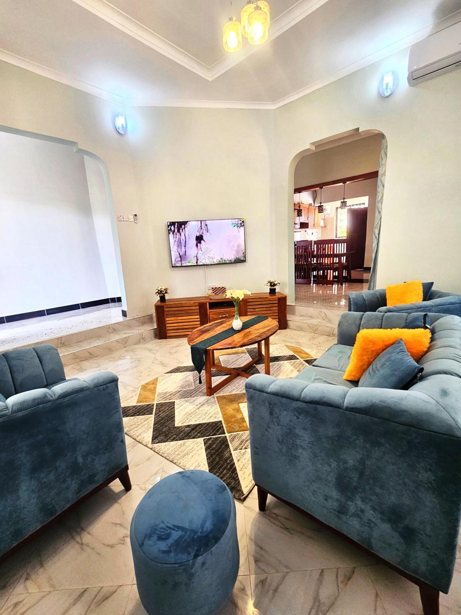 Bed and Breakfast Safi House Boma la Ngombe Экстерьер фото