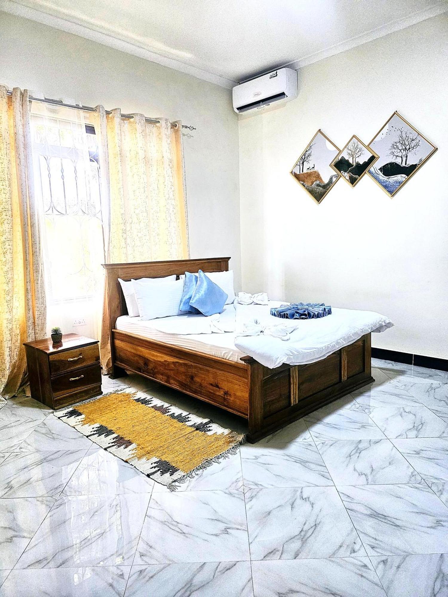 Bed and Breakfast Safi House Boma la Ngombe Экстерьер фото