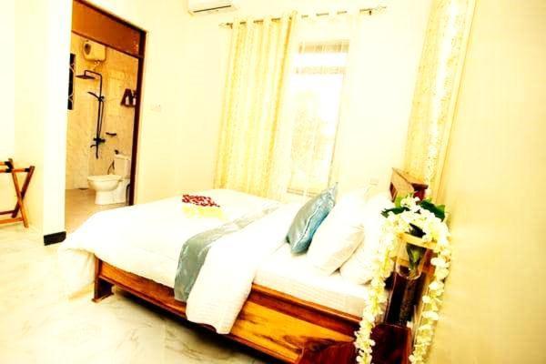 Bed and Breakfast Safi House Boma la Ngombe Экстерьер фото