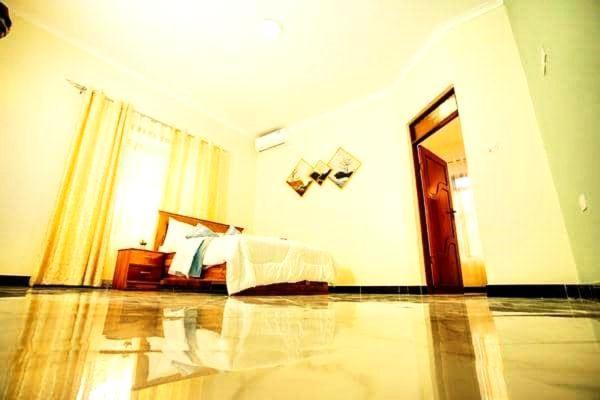 Bed and Breakfast Safi House Boma la Ngombe Экстерьер фото