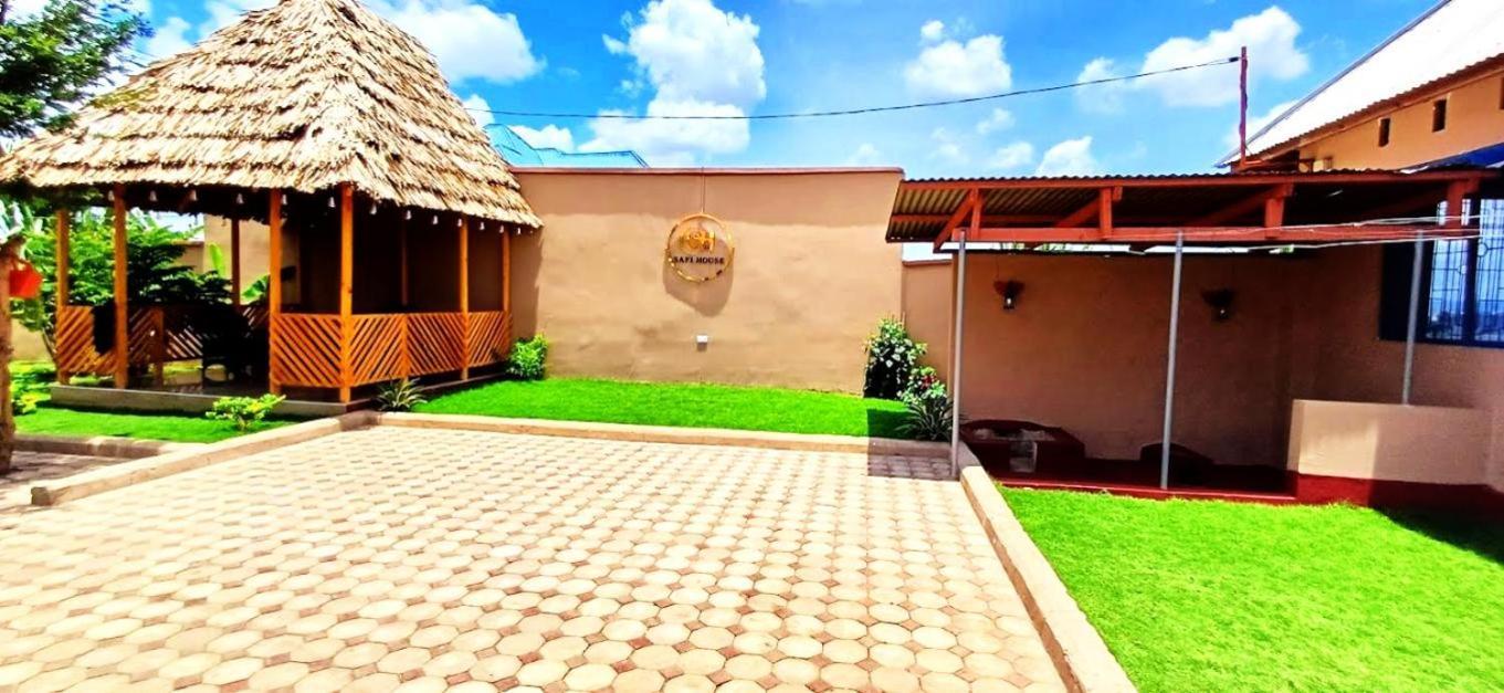 Bed and Breakfast Safi House Boma la Ngombe Экстерьер фото