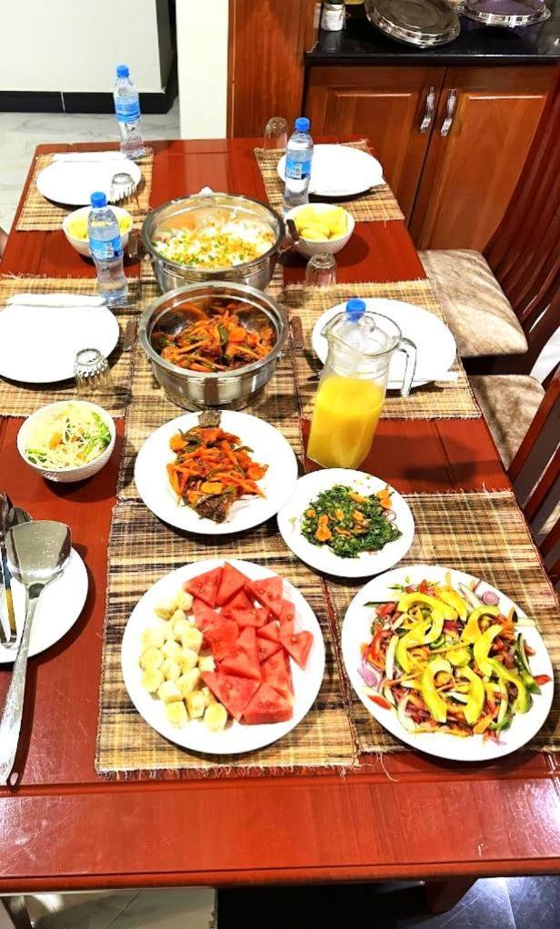 Bed and Breakfast Safi House Boma la Ngombe Экстерьер фото