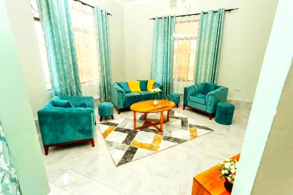 Bed and Breakfast Safi House Boma la Ngombe Экстерьер фото