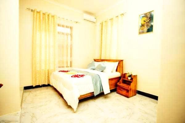 Bed and Breakfast Safi House Boma la Ngombe Экстерьер фото