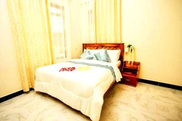 Bed and Breakfast Safi House Boma la Ngombe Экстерьер фото