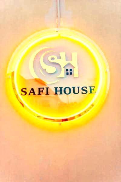 Bed and Breakfast Safi House Boma la Ngombe Экстерьер фото