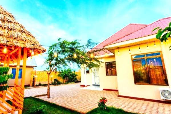 Bed and Breakfast Safi House Boma la Ngombe Экстерьер фото
