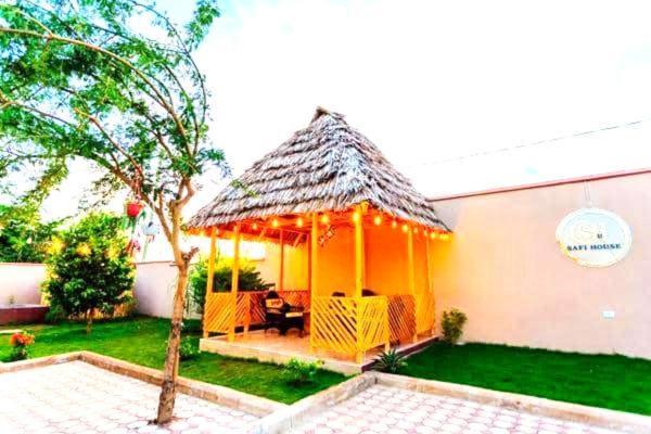 Bed and Breakfast Safi House Boma la Ngombe Экстерьер фото
