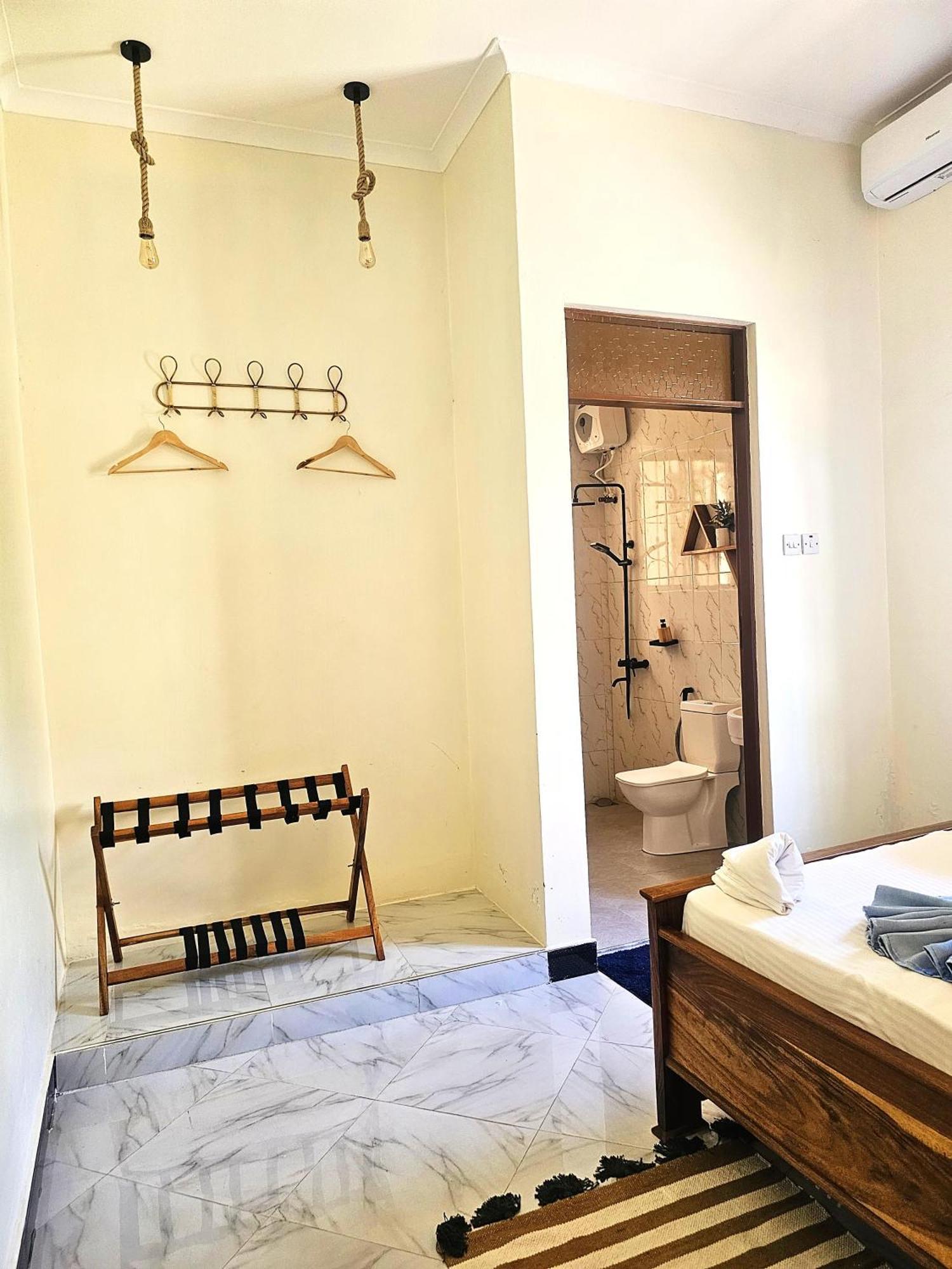 Bed and Breakfast Safi House Boma la Ngombe Экстерьер фото