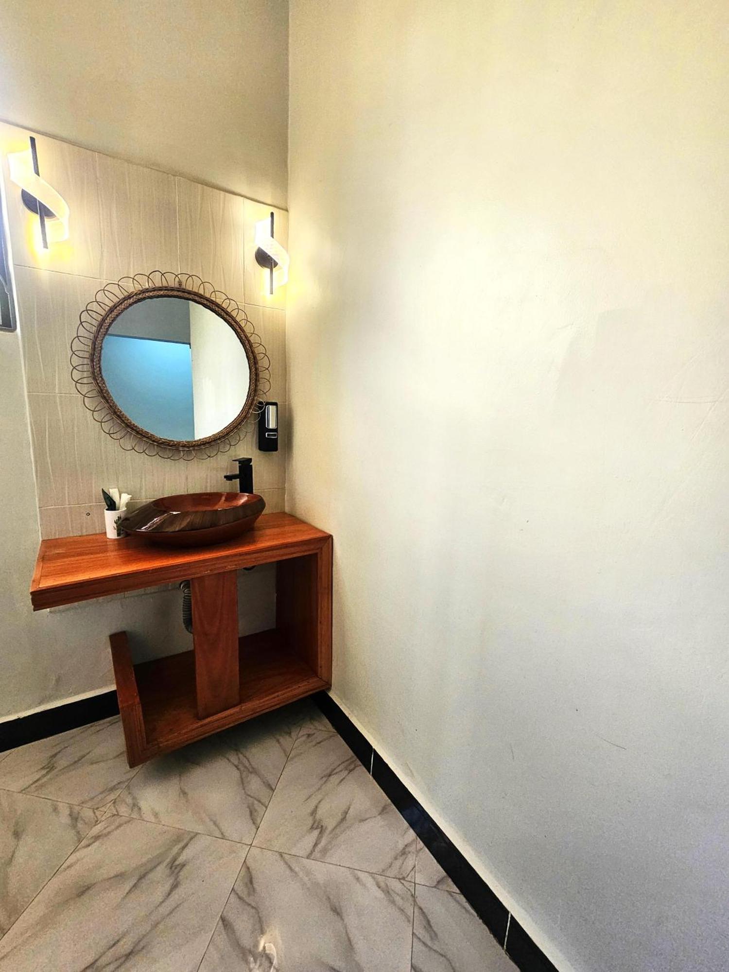 Bed and Breakfast Safi House Boma la Ngombe Экстерьер фото