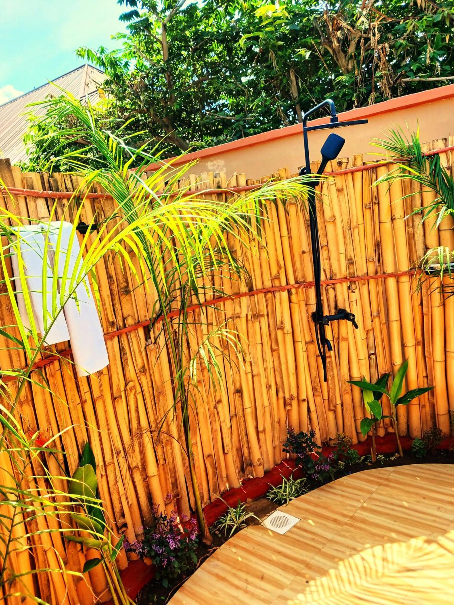 Bed and Breakfast Safi House Boma la Ngombe Экстерьер фото