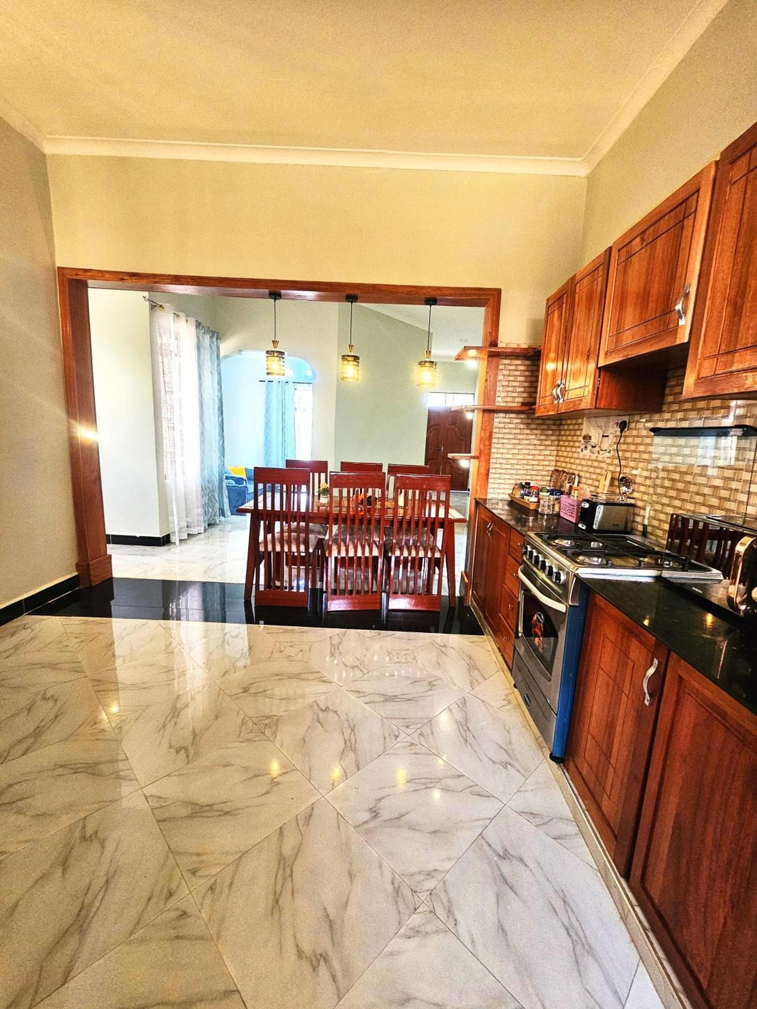 Bed and Breakfast Safi House Boma la Ngombe Экстерьер фото